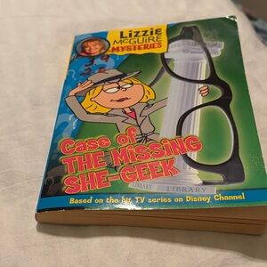 Lizzie McGuire Mysteries - Case of the Missing She-Geek book (125 pages)